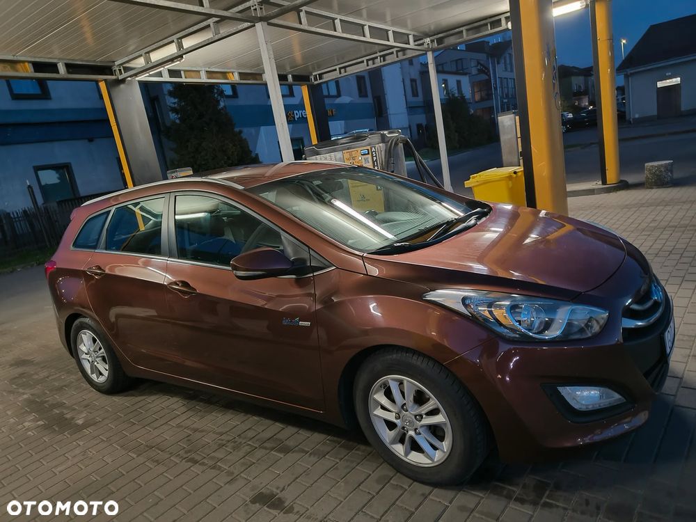Hyundai i30 blue Kombi 1.6 CRDi Classic - 1