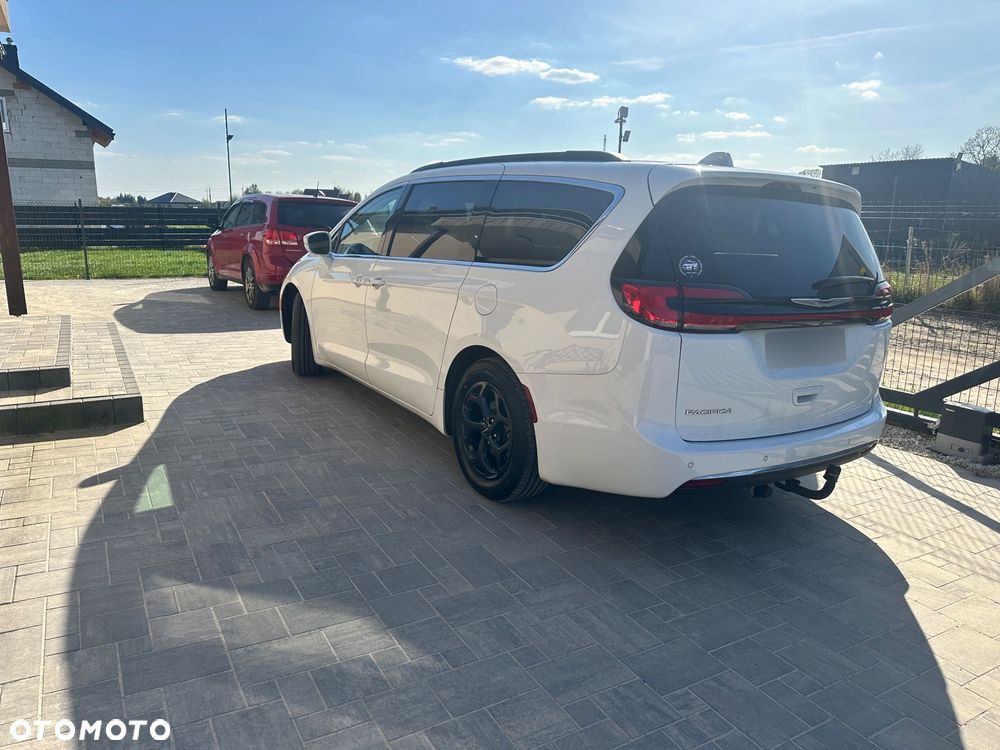 Chrysler Pacifica - 4