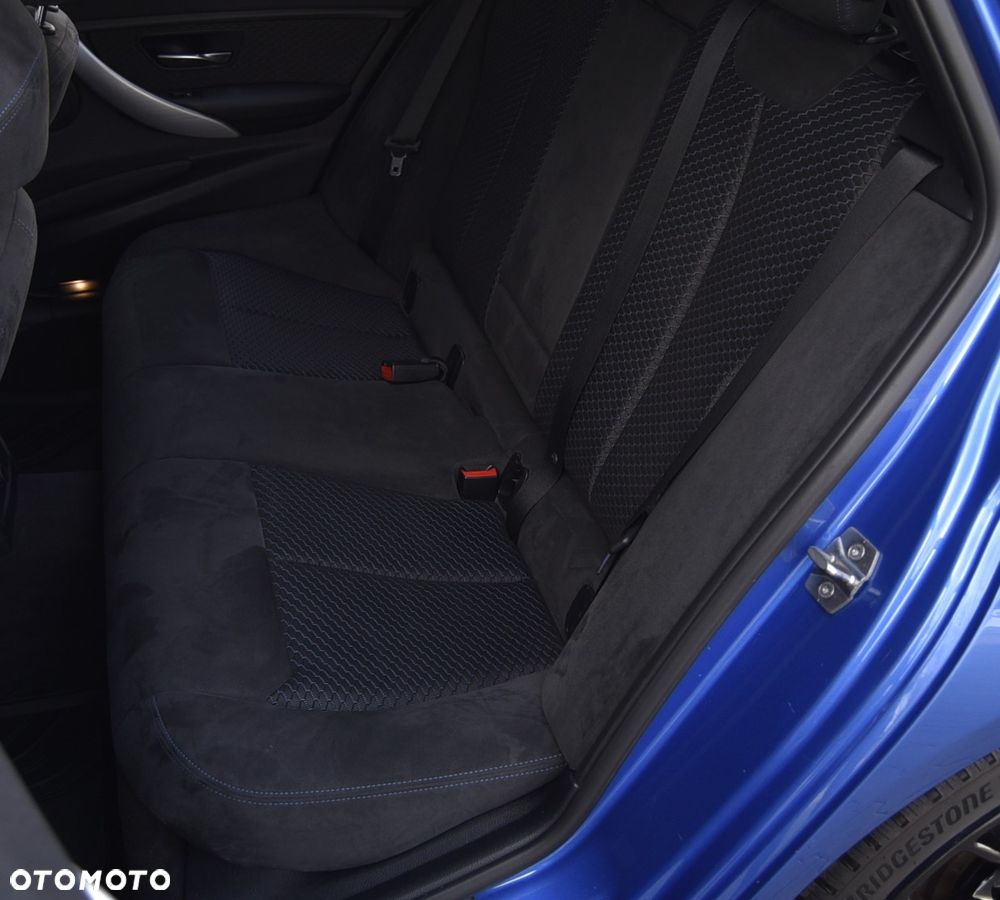 BMW Seria 3 320d xDrive Sport-Aut Sport Line - 19