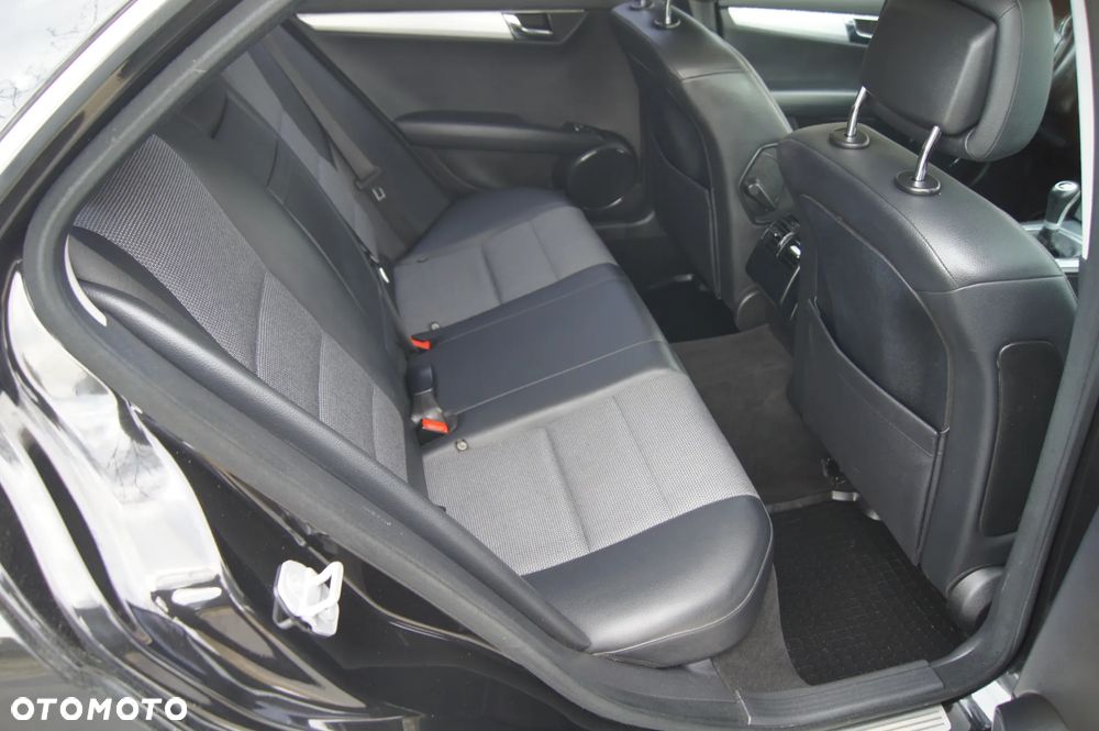 Mercedes-Benz Klasa C 180 Kompressor BlueEFFICIENCY Avantgarde - 19