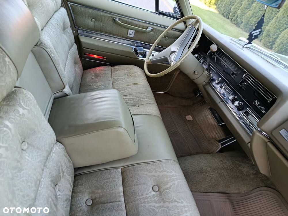 Cadillac Deville - 19