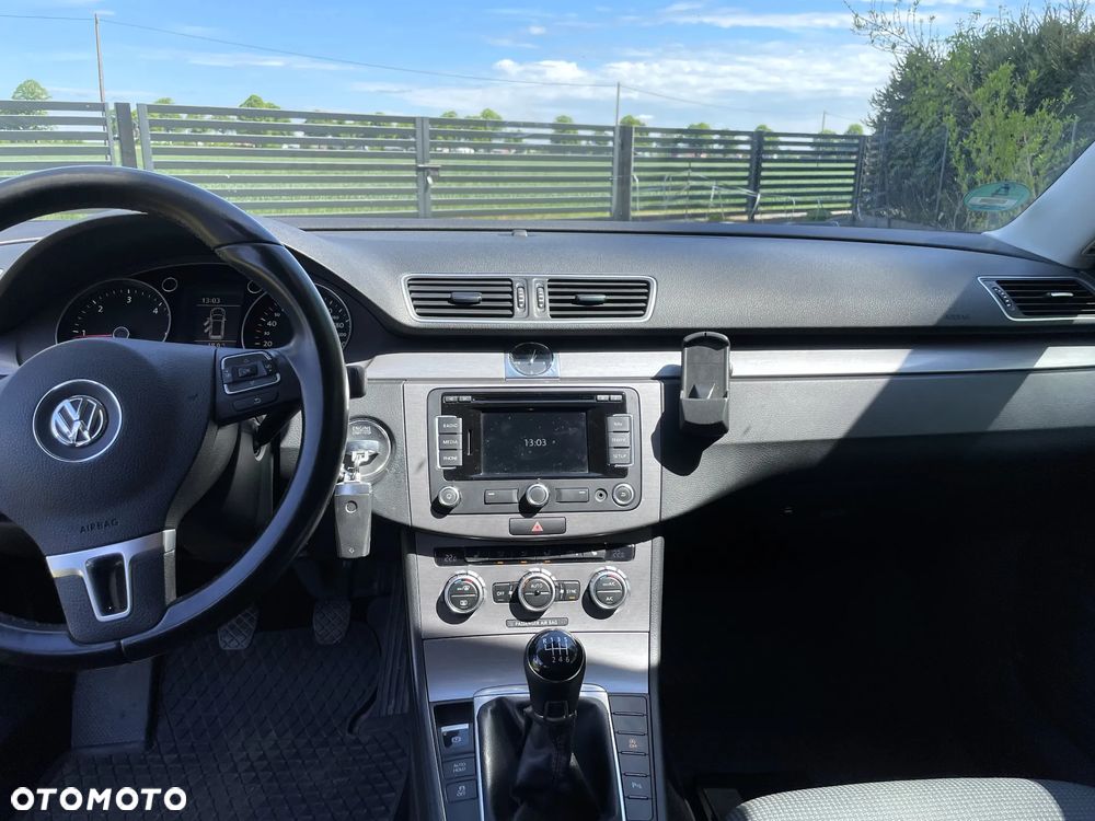 Volkswagen Passat 2.0 TDI Comfortline - 11