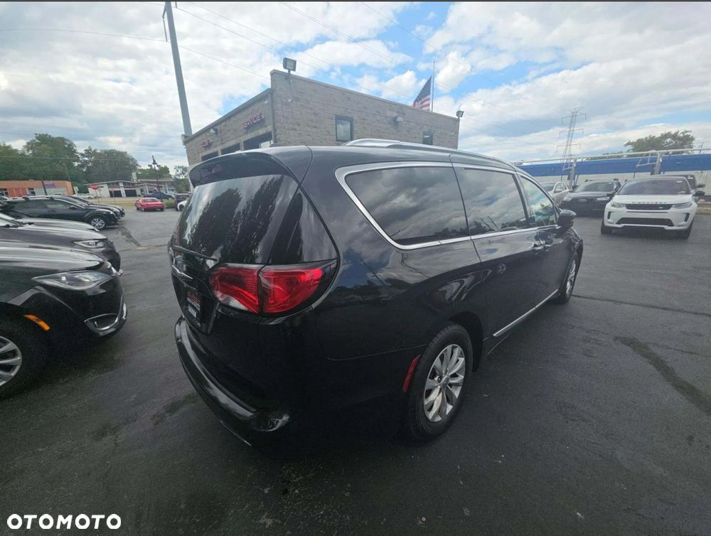 Chrysler Pacifica - 3