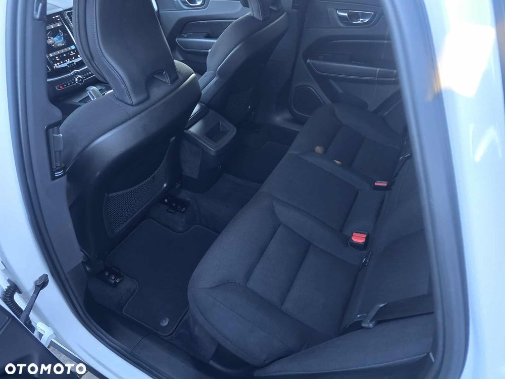 Volvo XC 60 D4 Momentum Pro - 17