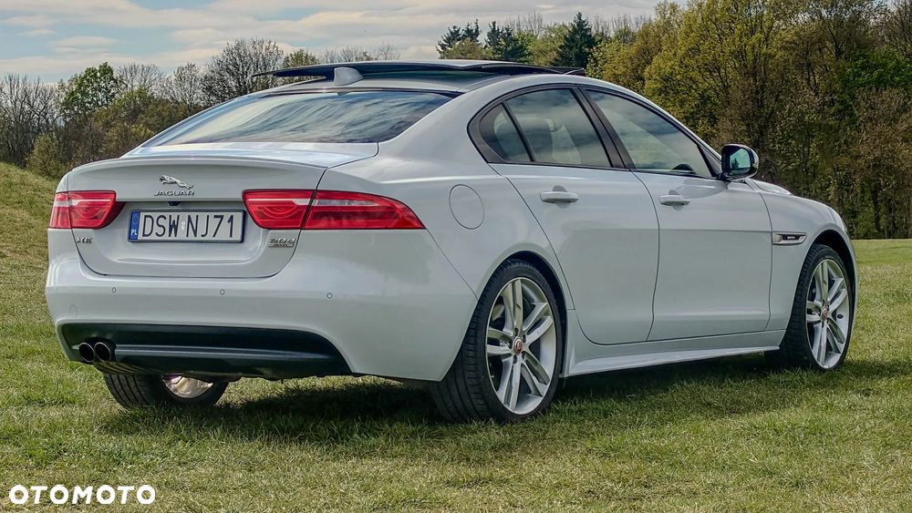 Jaguar XE 2.0 D AWD R-Sport - 6