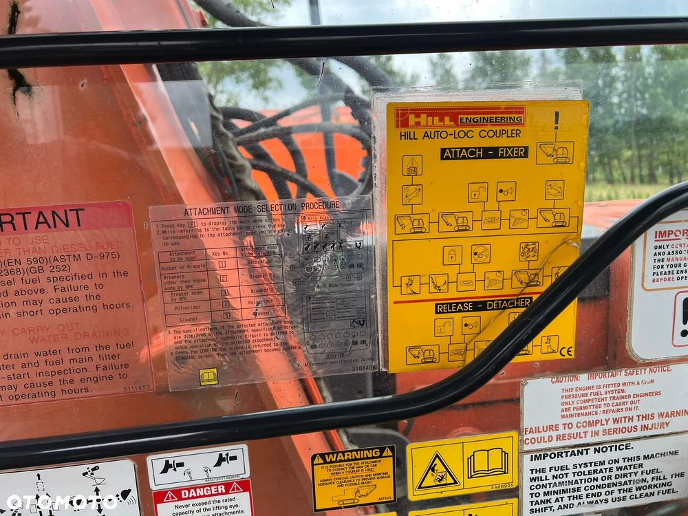 Hitachi ZX135 US - 16