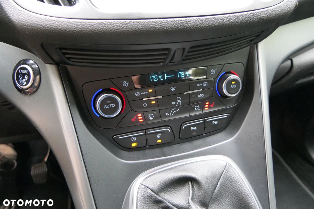 Ford Kuga 1.5 EcoBoost 2x4 ST-Line - 24