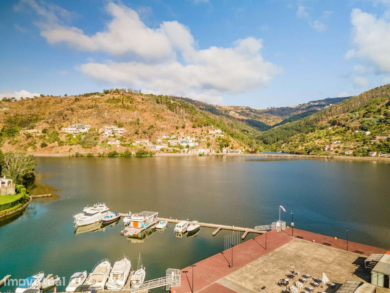 Terreno urbano com 4.972 m2 , vista para o rio Douro, localizado em Ca - Grande imagem: 2/21