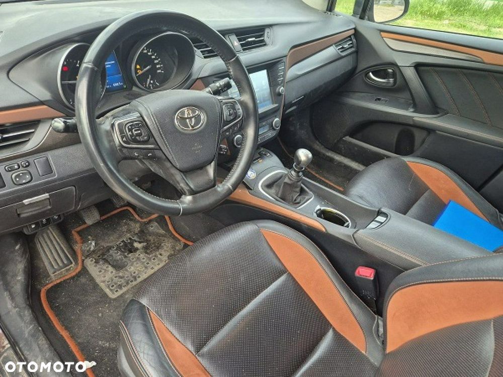 Toyota Avensis - 10