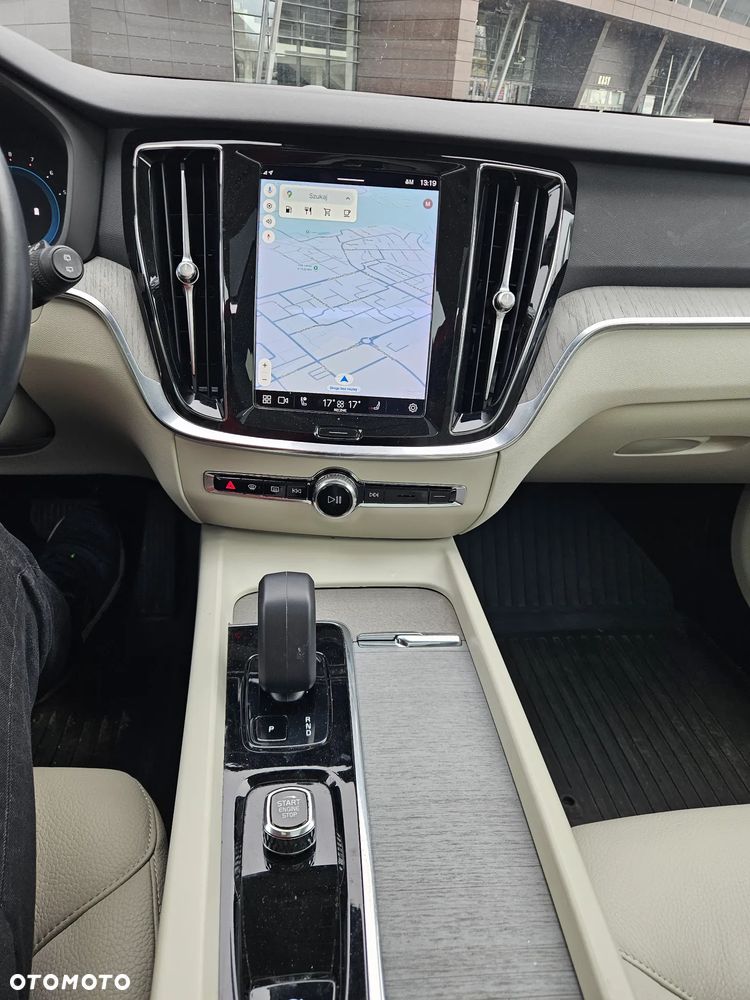 Volvo V60 Cross Country B5 B AWD Plus - 28