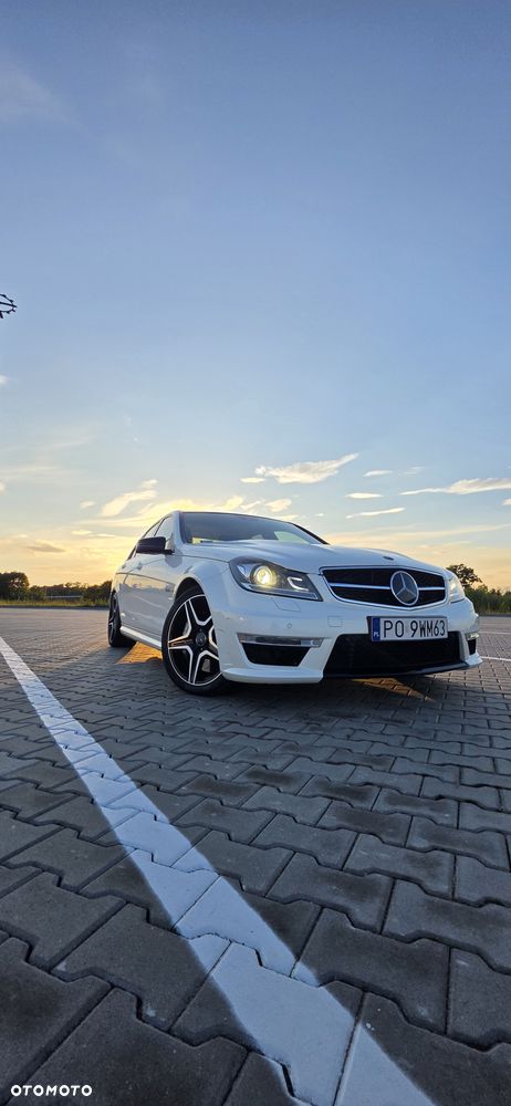 Mercedes-Benz Klasa C 63 AMG - 21