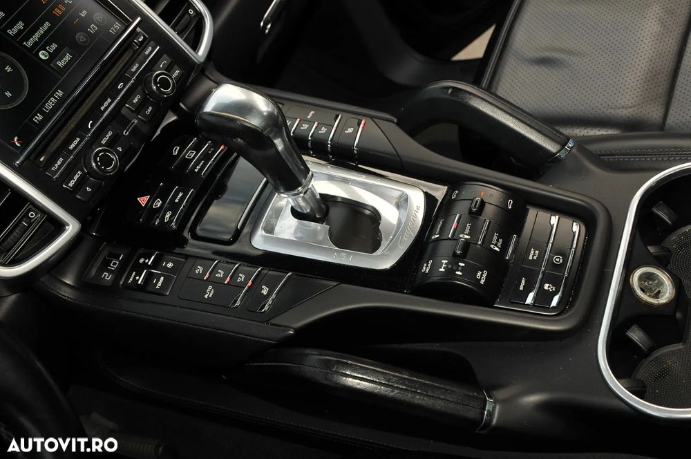 Porsche Cayenne 3.0 L - 11