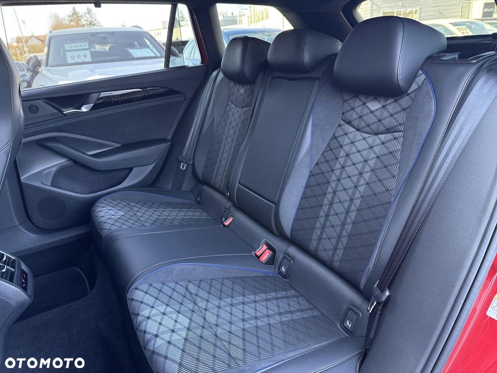 Volkswagen Passat Variant 2.0 TDI SCR R-Line DSG - 15