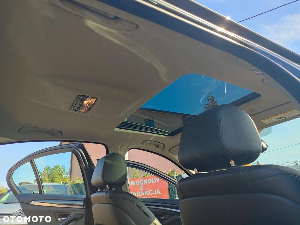 BMW Seria 5 528i Luxury Line - 24