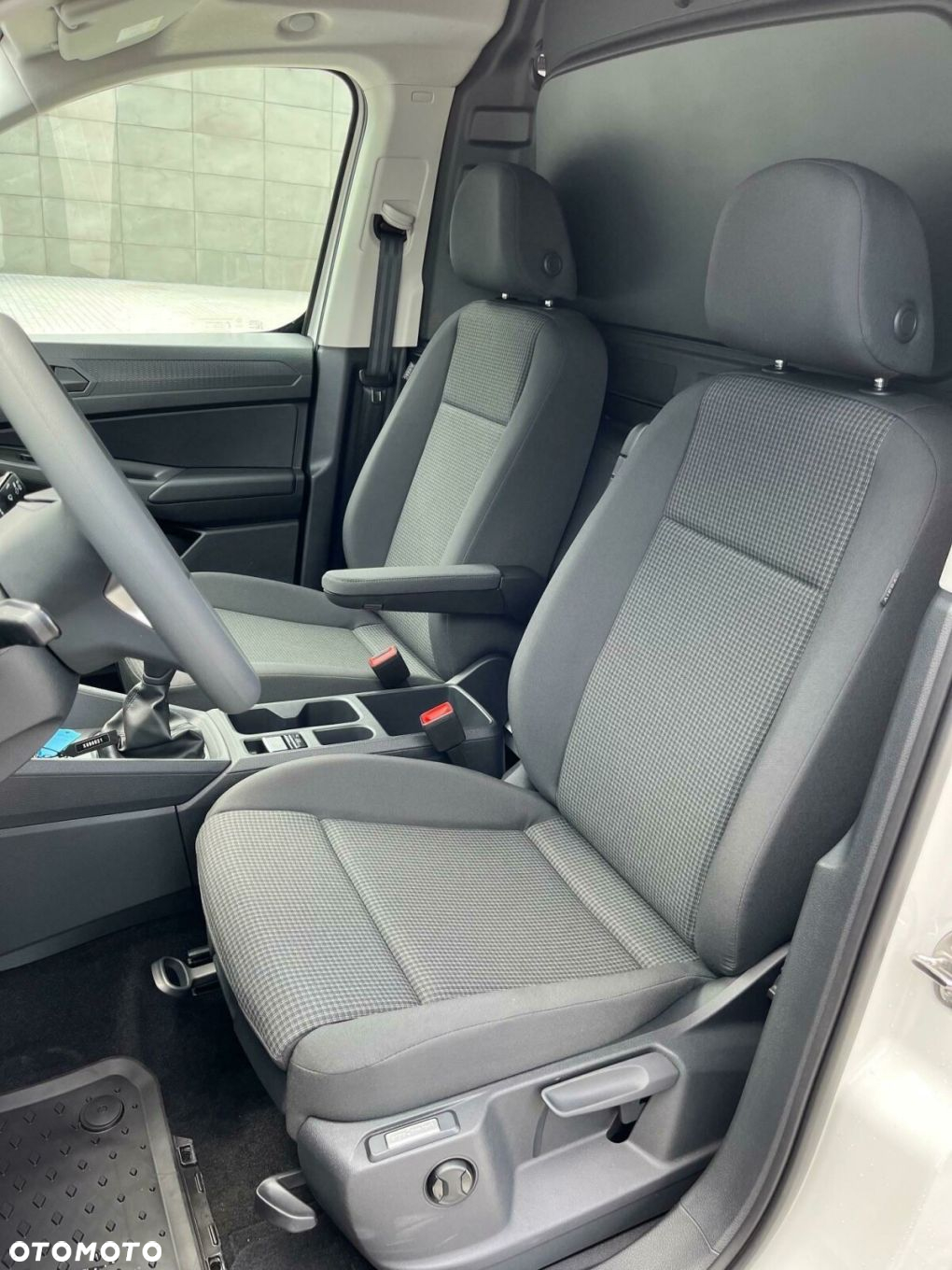 Volkswagen Caddy Caddy  silnik: 2,0 l TDI EU6 SCR  75 kW skrzynia biegów: manualna 6 -biegowa rozstaw osi: 2755 mm - 10