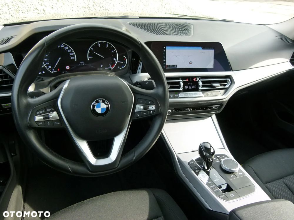 BMW Seria 3 320d Efficient Dynamics - 26