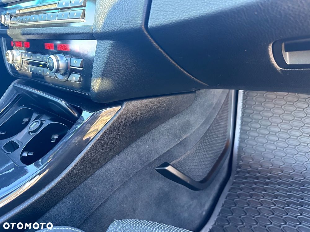 BMW Seria 5 530d xDrive - 34