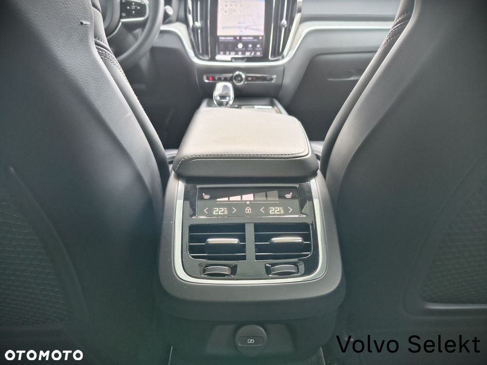 Volvo V60 Cross Country - 28