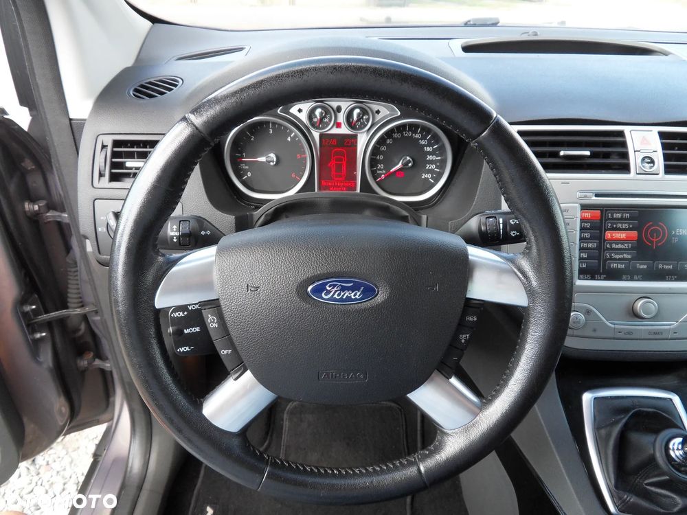 Ford Kuga 2.0 TDCi 2x4 Titanium - 16