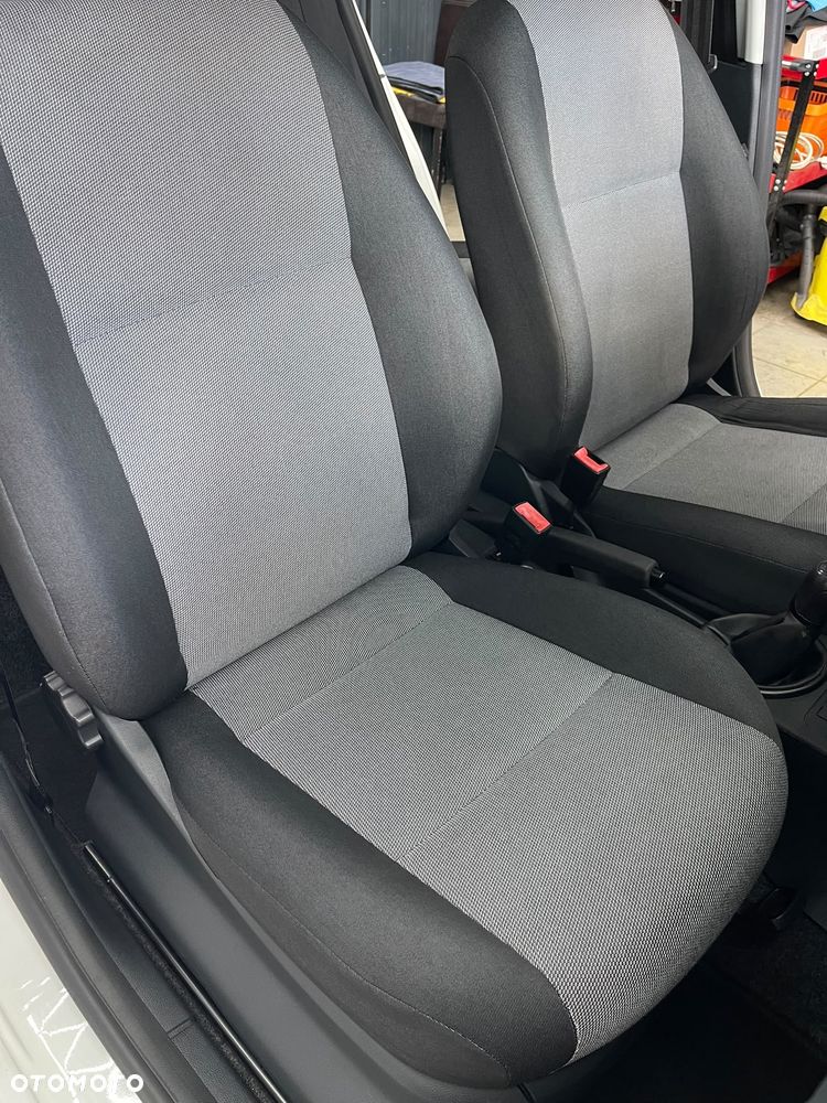 Skoda Fabia 1.2 HTP Ambition - 28