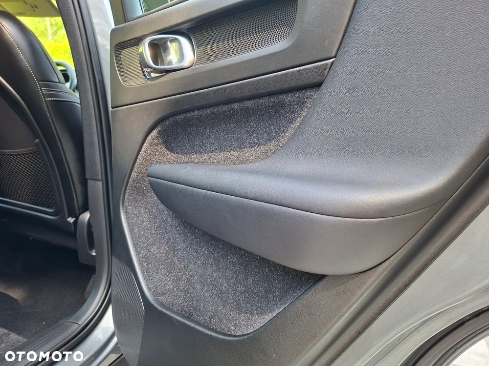 Volvo XC 40 D4 AWD Geartronic Momentum - 21