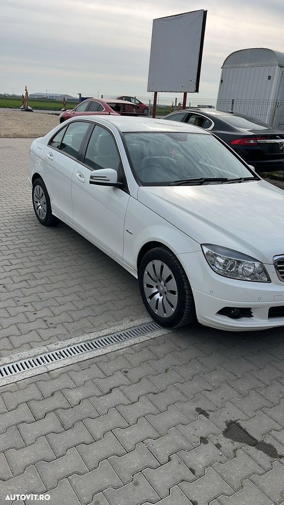 Dezmembram Mercedes-Benz C class w204 2.2 diesel din 2010 - 2