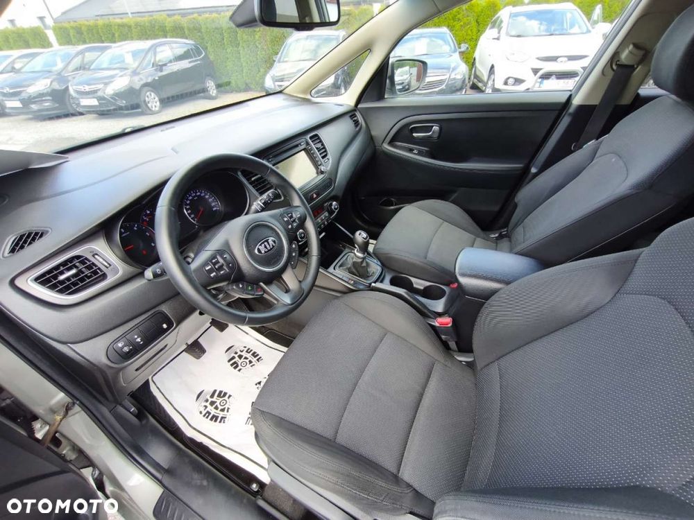 Kia Carens - 7