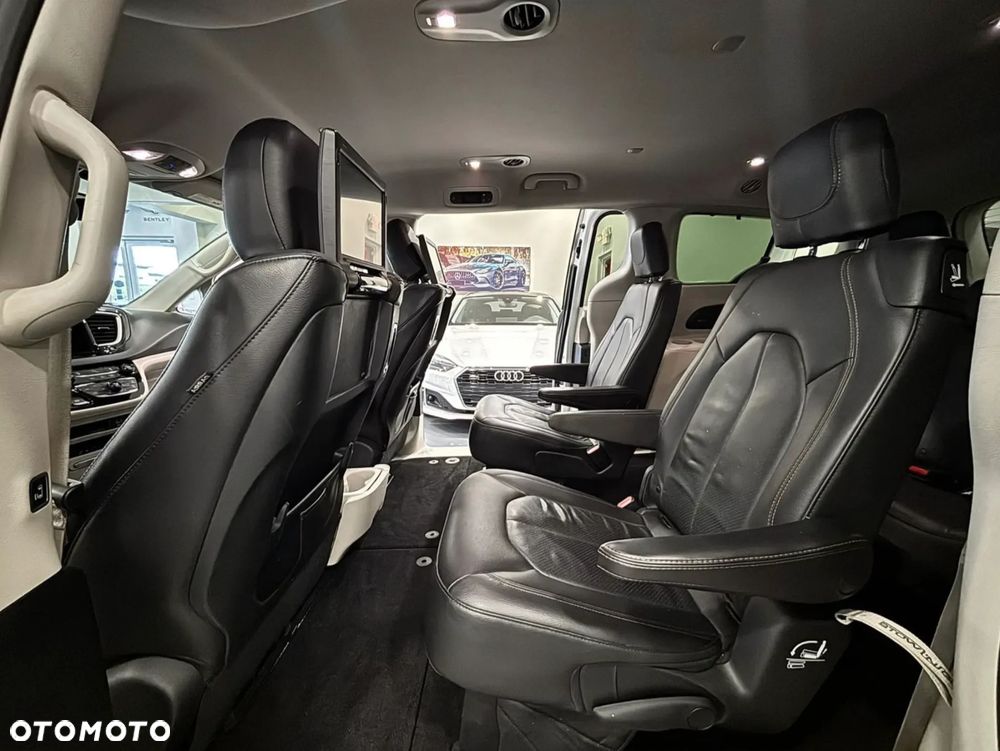 Chrysler Pacifica - 15