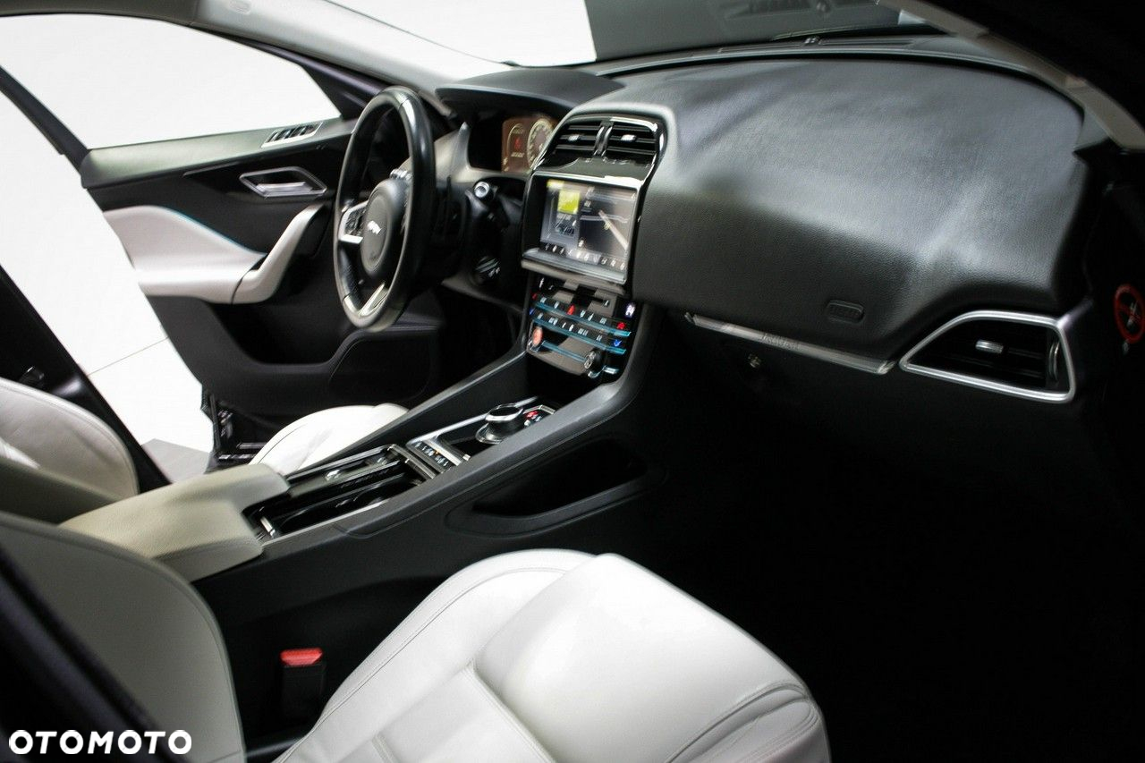 Jaguar F-Pace 2.0 i4D AWD Prestige - 27