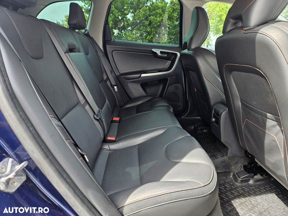VOLVO XC60 2015 — imagine 12