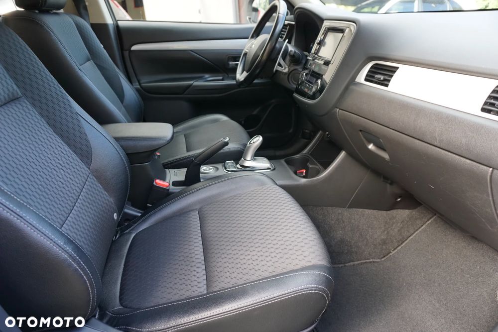 Mitsubishi Outlander Instyle NAVI + - 16