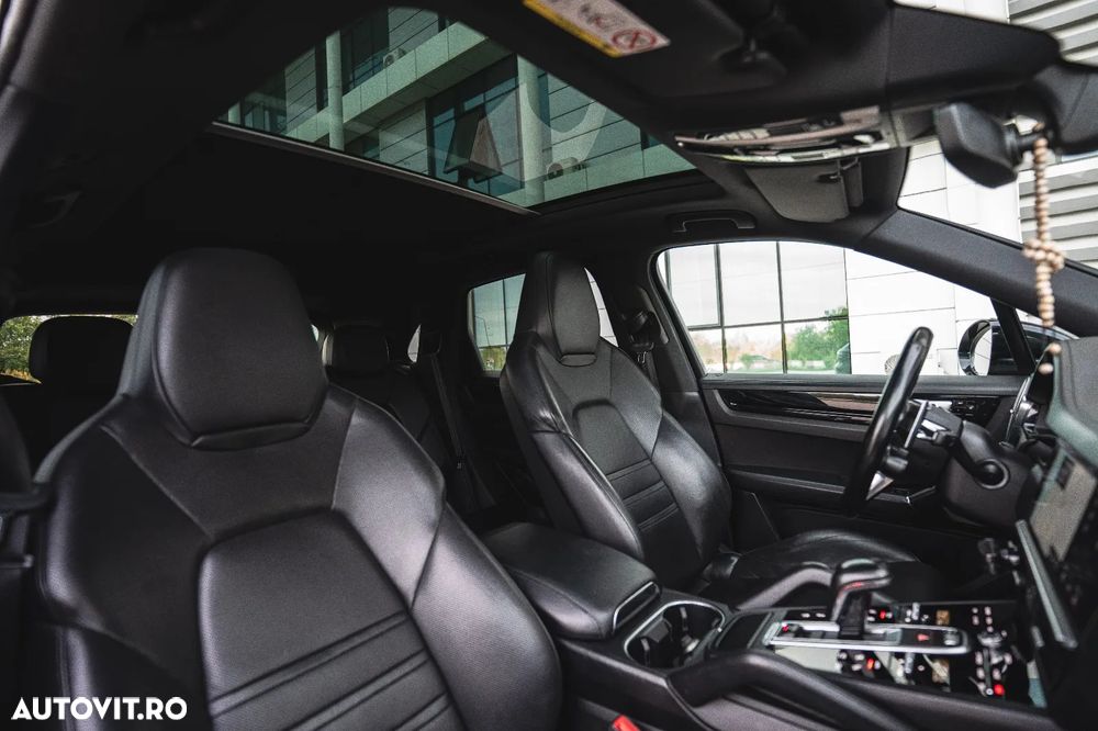 Porsche Cayenne - 4