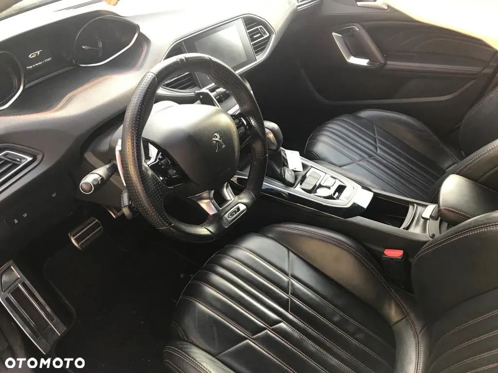 Peugeot 308 - 8