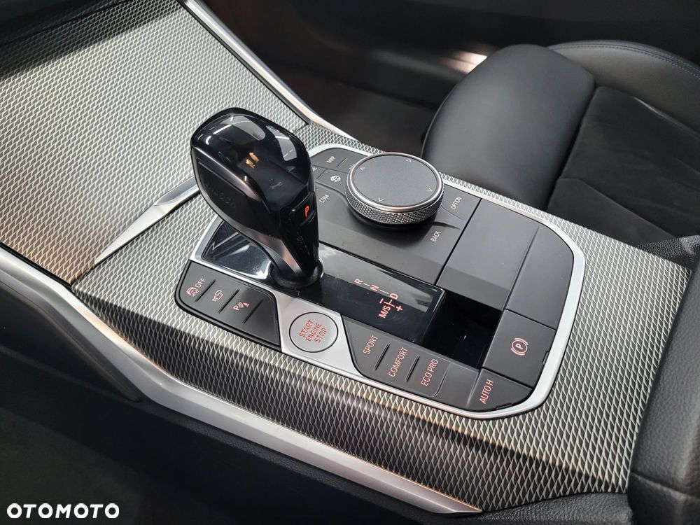 BMW Seria 3 330d xDrive - 12