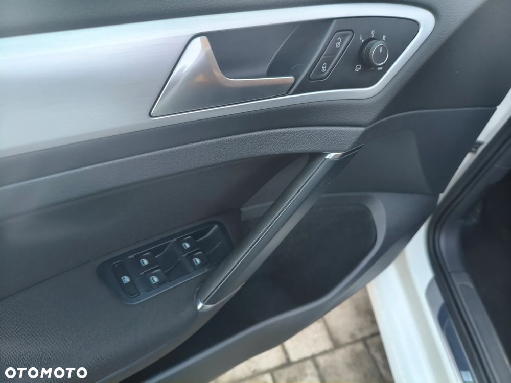 Volkswagen Golf 1.6 TDI BlueMotion Technology Cup - 23