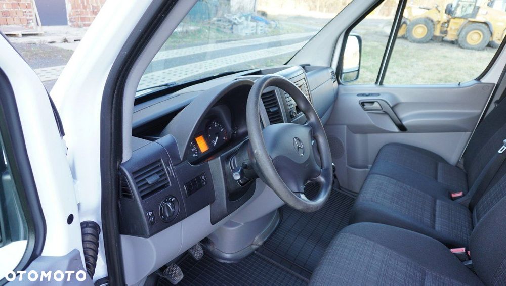 Mercedes-Benz Sprinter - 11