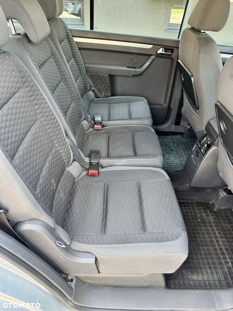 Volkswagen Touran - 8