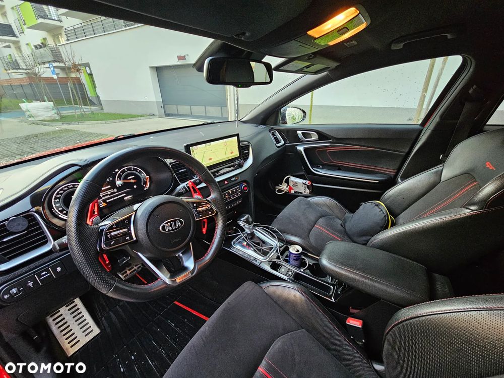 Kia ProCeed 1.6 T-GDI GT DCT - 13