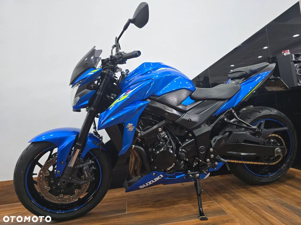 Suzuki GSX - 31