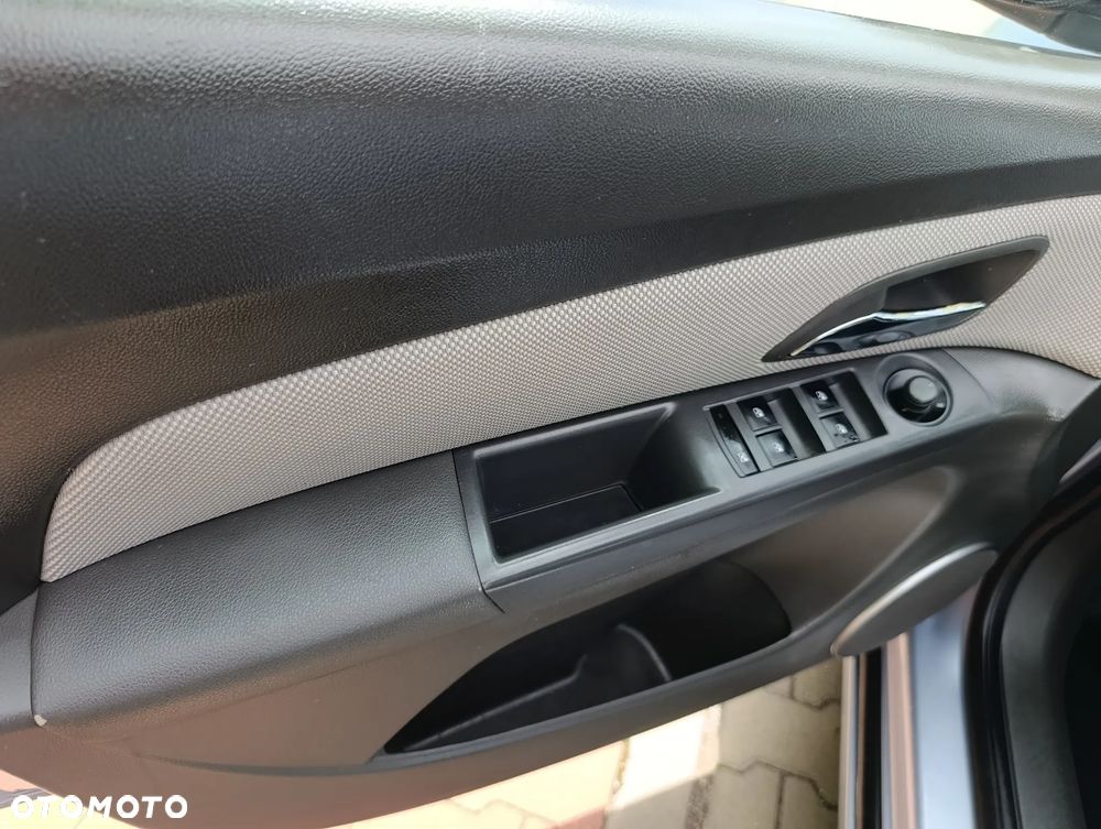 Chevrolet Cruze 1.6 - 10