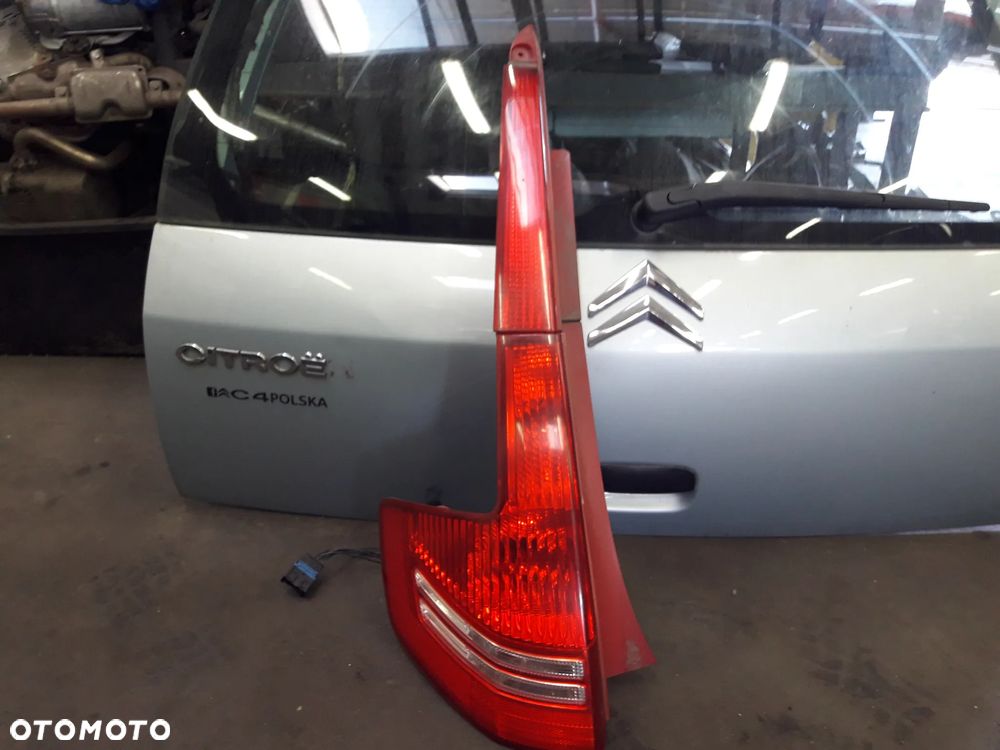 * LAMPA TYLNA PRAWA, LEWA CITROEN C4 * - 2