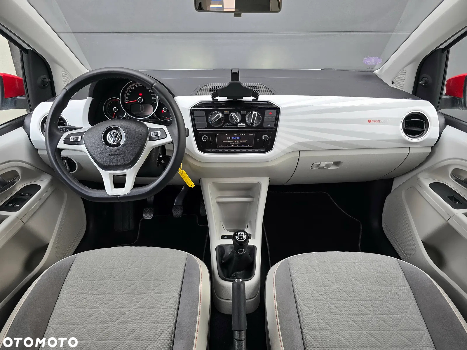 Volkswagen up! 1.0 beats - 5