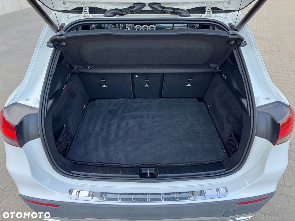 Mercedes-Benz GLA 250 8G-DCT Progressive - 11