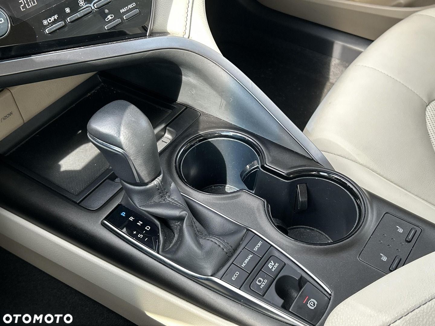 Toyota Camry - 18