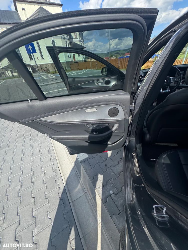 Mercedes-Benz E 450 4MATIC Aut - 12