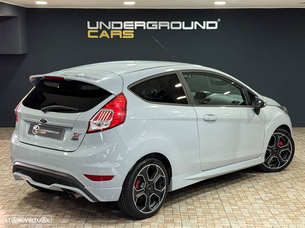 Ford Fiesta 1.6 EcoBoost ST200 - 6