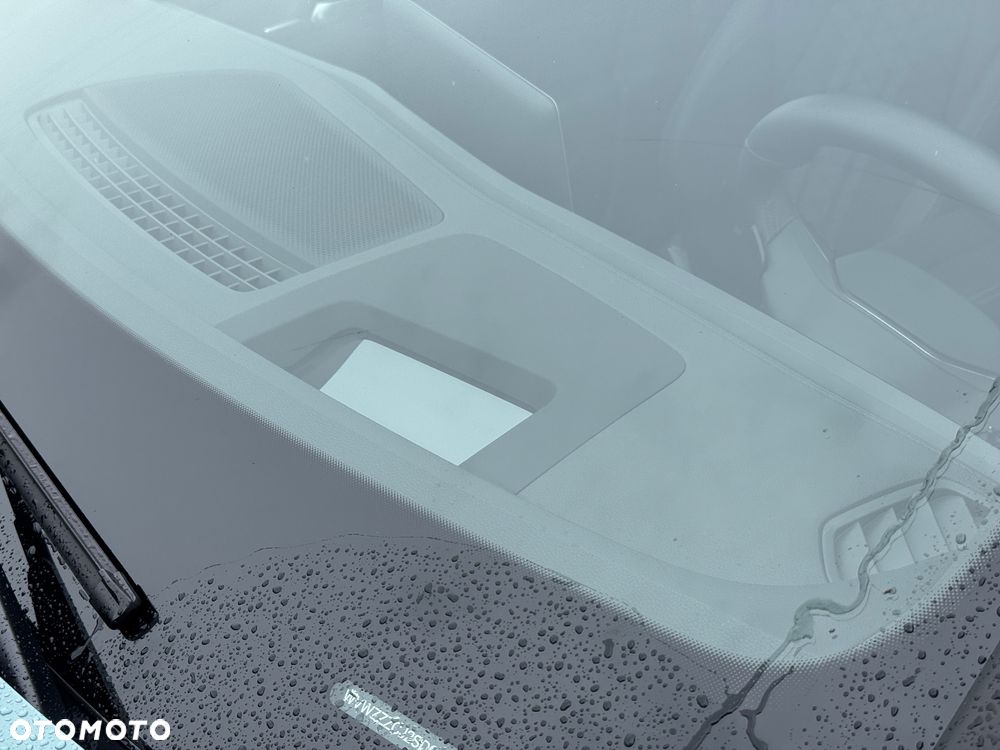 Volkswagen Passat Variant 2.0 TDI SCR DSG R-Line - 13