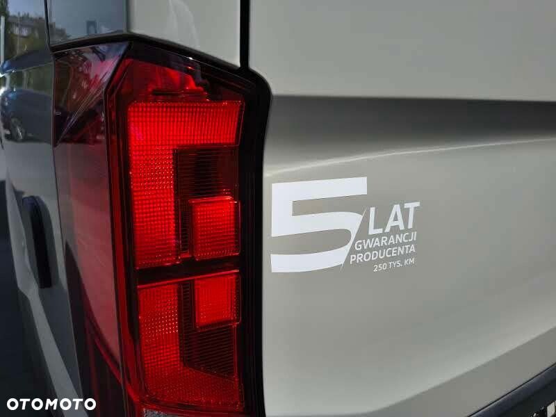 Volkswagen Crafter Grand California 600 silnik: 2,0 l TDI EU6 SCR BlueMotion Technology 130 kW skrzynia biegów: Przedni napęd automatyczna 8-biegowa rozstaw osi: 3640 mm - 9
