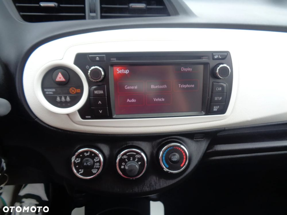 Toyota Yaris 1.0 Premium - 38
