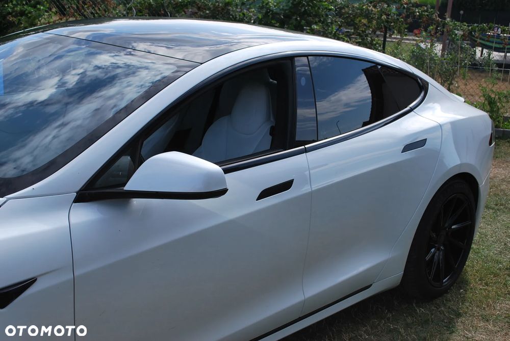 Tesla Model S - 14